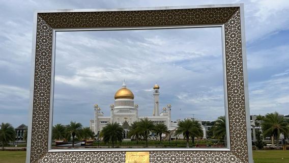 [Sewaan Peribadi Brunei] Masjid Omar 'Ali Saifuddien + Kampong Ayer + Pasar Malam Gadong (tiket tidak termasuk)