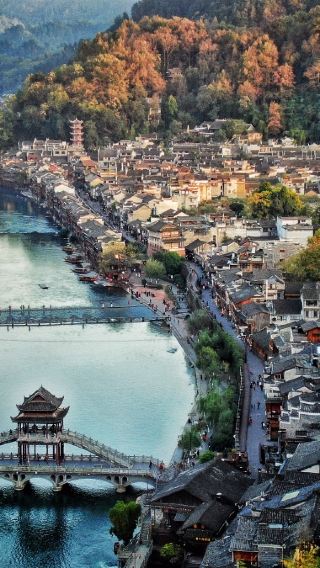 One-day private tour from Zhangjiajie to Furong Town + Fenghuang Ancient Town: Waterfall ancient town and Tuojiang lantern-lit Fenghuang
