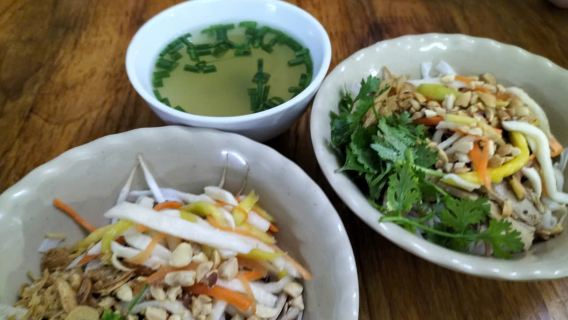 Tour độc đáo: Khám phá ẩm thực đường phố Hà Nội bằng xe máy