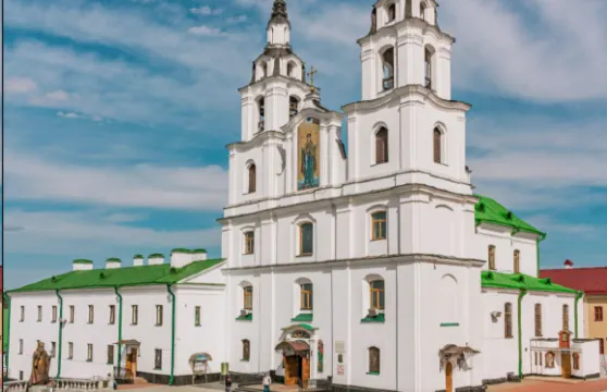 明斯克經典一日遊-聖靈大教堂、勝利廣場，探索老城歷史與藝術脈動