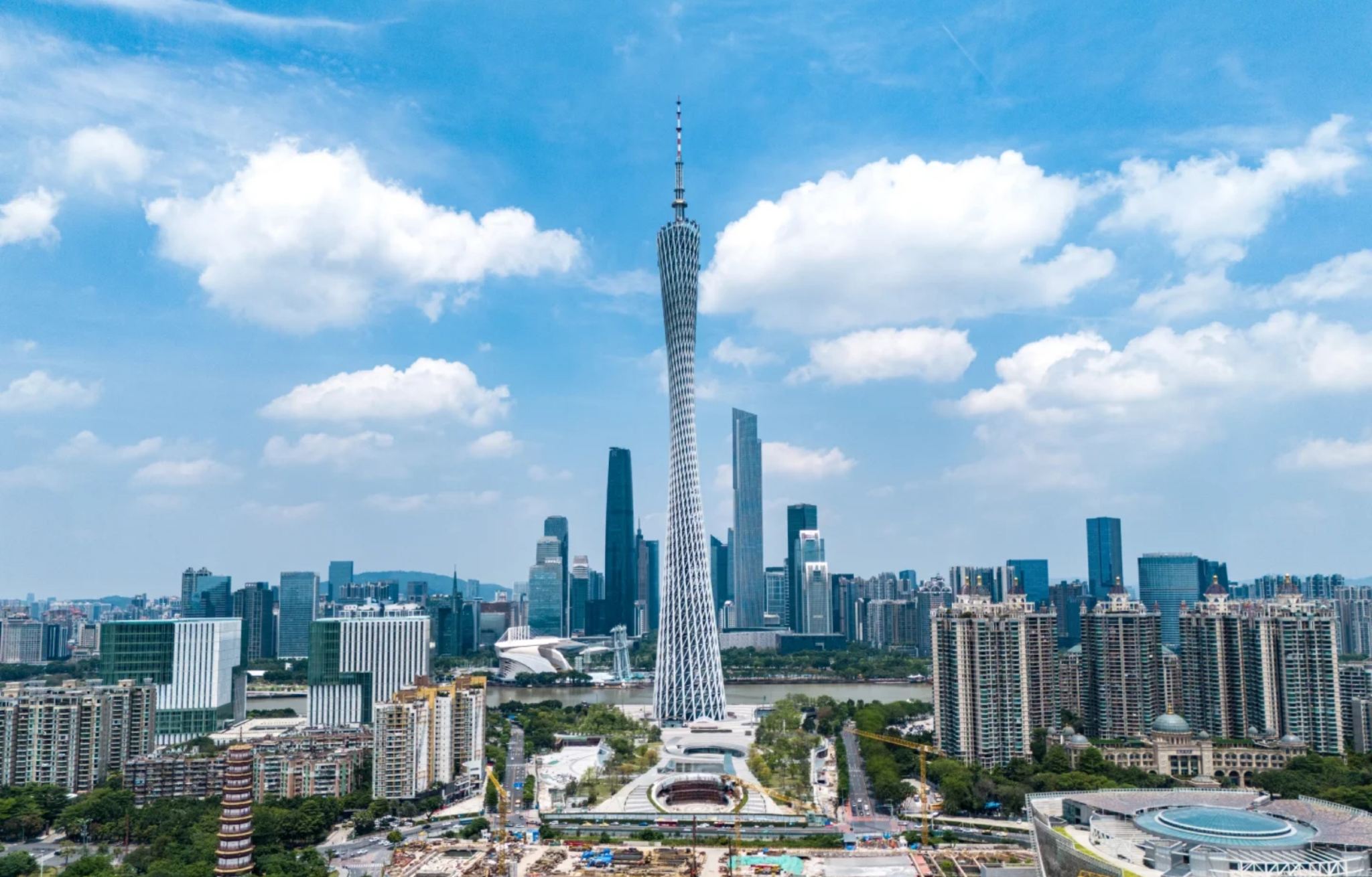 Tour de un día en grupo por el Templo Ancestral de la Familia Chen, la Torre Cantonés y la Montaña Baiyun en Guangzhou (opcional paseo nocturno por el río Pearl)