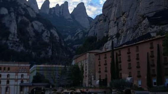 Barcelona: Tur Berpemandu Biara dan Taman Alam Montserrat