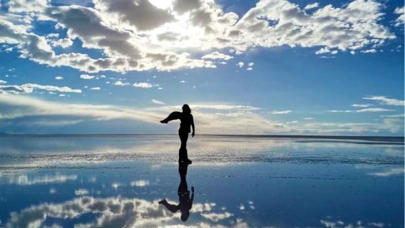 From Uyuni: Uyuni Salt Flat Highlights Jeep Tour with Lunch
