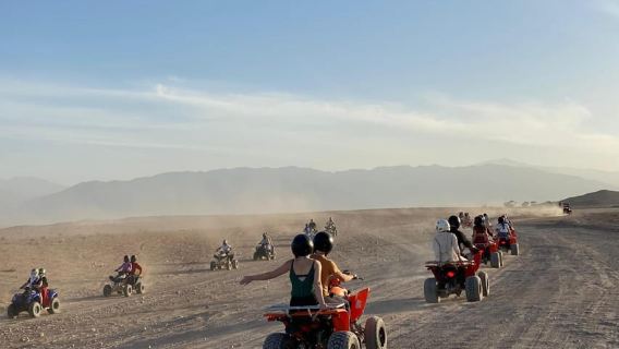 Paket: Agafay-Abendessen, Sonnenuntergang, Show, Quad- oder Kamelritt