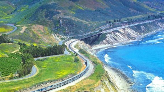 Tren Starlight Ocean View de la costa de Los Ángeles + excursión de un día a Santa Bárbara