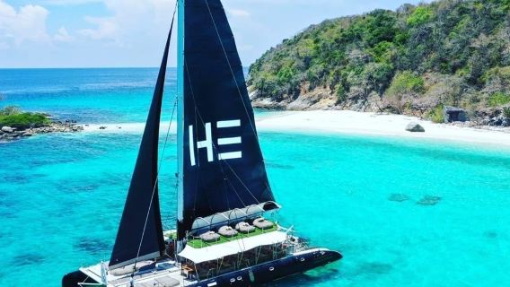 プーケット コーラル・アイランド+ラチャ島 ワンデーツアー【ブラックパール|DJパーティー|大型カタマランセーリングボート】