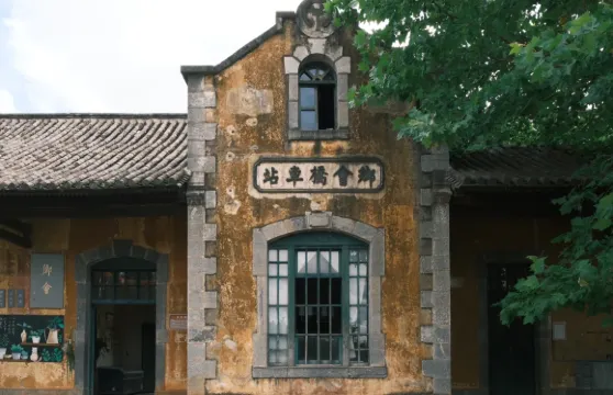 雲南建水古城+石屏古鎮+建水小火車+燕子洞一日遊中英文服務