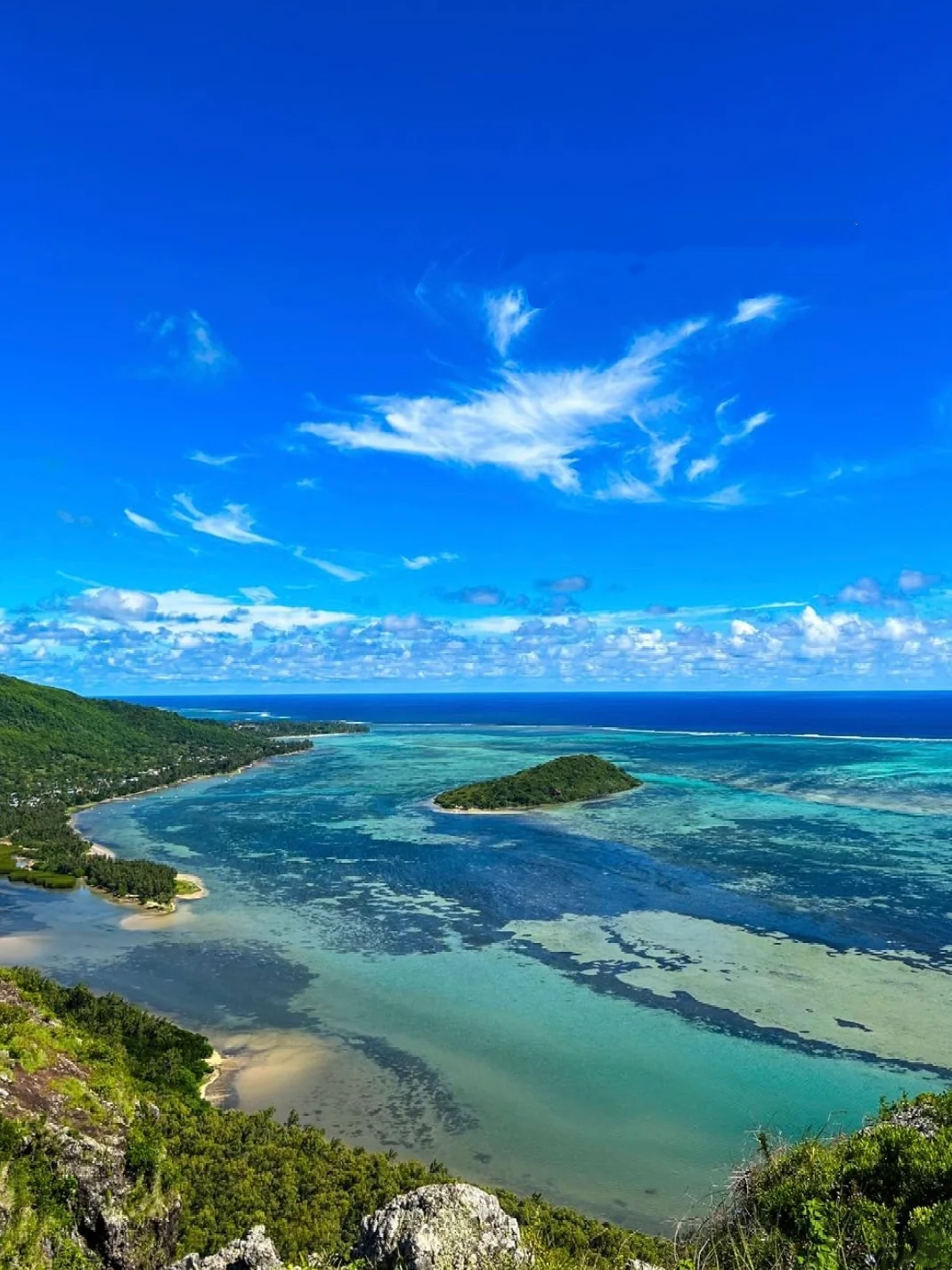Chamarel Seven Colored Earth Geopark + Viewpoint + Casela Bird Park + [Minimum 2 guests] • Premium Southern Day Tour