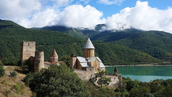 Tiflis KAZBEGI Panorama Tagesausflug inklusive Georgische Dreifaltigkeitskirche