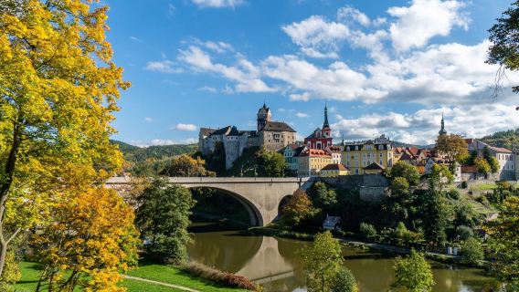 【可飲用的溫泉】布拉格出發-卡羅維發利溫泉小鎮&聖誕節一日遊