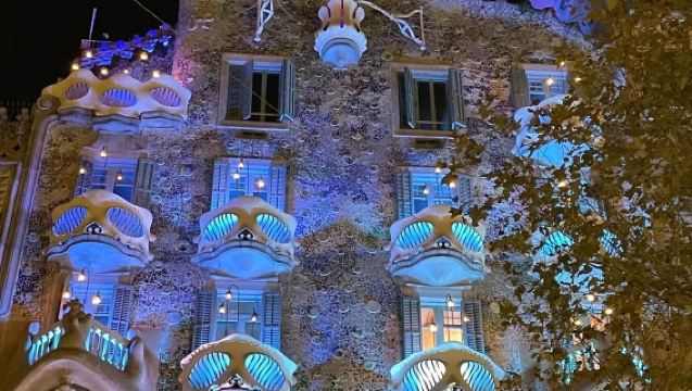 西班牙巴塞隆納市區網紅景點打卡-高迪三件套-可包車-精選