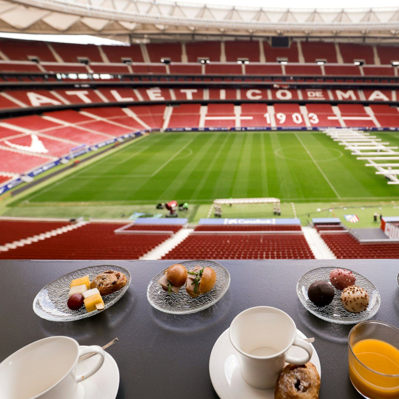 Atlético de Madrid: Premium Tour + Breakfast at Simeone's Private Box