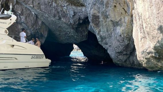 Capri: Hidden Swim Spots Private Boat Tour