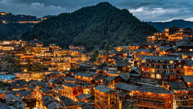 lawatan sehari Xijiang Qianhu Miaozhai [lawatan kecil VIP butik + pengambilan & penghantaran dari pintu ke pintu + lawatan peribadi]