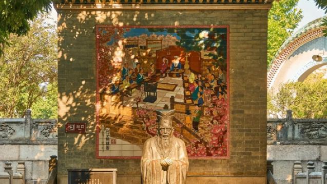 Foshan, Guangdong, Chine : Voyages sur mesure/Accueil d'affaires/Location voiture avec chauffeur/Traduction pour salons & affaires « Traduction • Guide touristique • Accompagnement local » Langues disponibles : anglais/allemand/chinois/russe, etc.