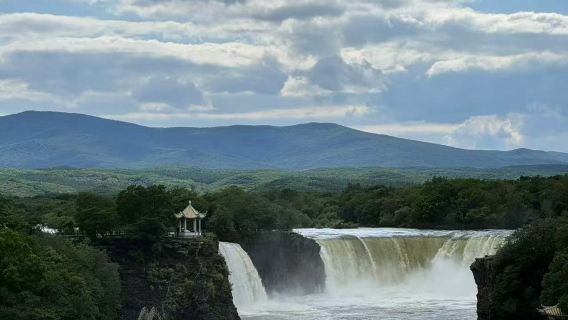 1-day tour to Mudanjiang Wang Lake | Diaoshuilou Waterfall + lake scenery [door-to-door pickup | comfortable & worry-free]