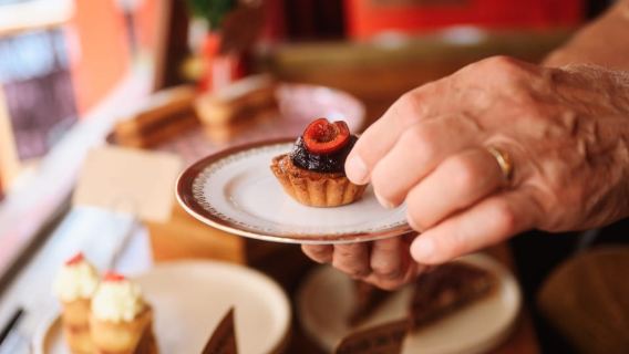London Notting Hill Food Walking Tour with Tastings