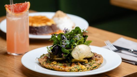 Berlin: Fine Dining Breakfast with Champagne in Schoneberg