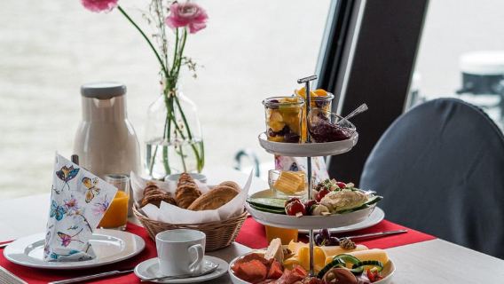 Heidelberg: Breakfast boat cruise