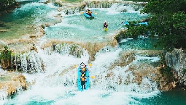Kayaking Mreznica Waterfalls close to Plitvice Lakes