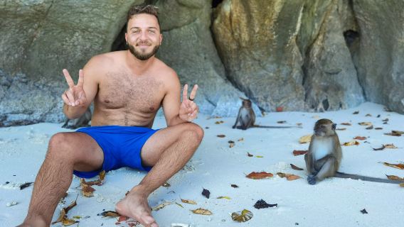 Von Krabi: Transfer nach Phuket mit Phi Phi Longtail Bootstour