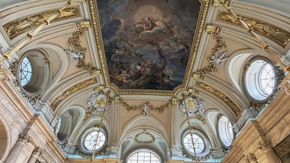 มาดริด สเปน: ทัวร์สวนเรติโร พระราชวังหลวง อารามแห่งการจุติ และสนามสู้วัวกระทิง ทัวร์ 1 วัน