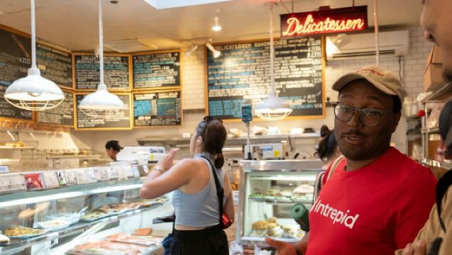 Kulinarische Entdeckungen in der Nachbarschaft: Brownstone Brooklyn Food Tour