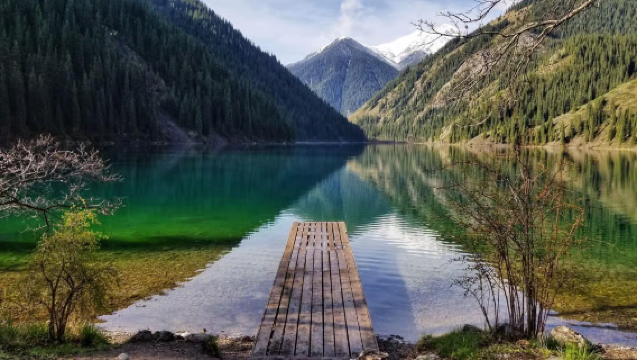 eendaagse tour naar Charyn Canyon, Kolsay Lake en Kaindi Lake in Almaty, Kazachstan