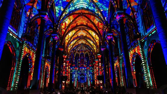 Katedral San Sebastián: Pertunjukan Cahaya dan Suara Imersif, LUMINISCENCE