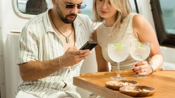 Lisbon Sangria – Du thuyền sang trọng độc quyền với Pizza và Âm nhạc