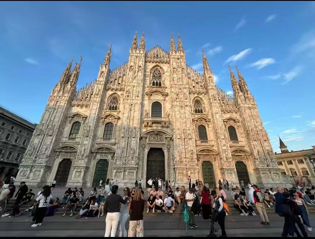 義大利米蘭大教堂+埃馬努埃萊二世拱橋+貝拉吉歐一日遊