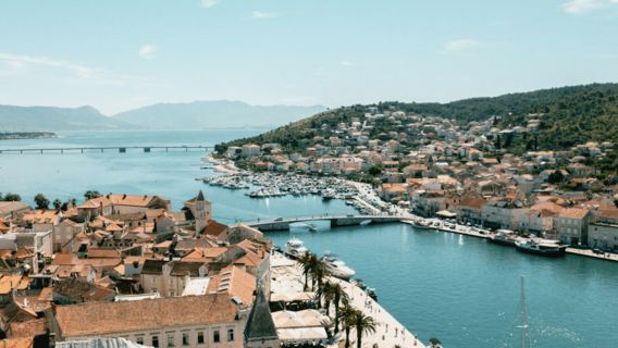 Blue Lagoon, Šolta Island & Trogir: Speedboat Tour from Split