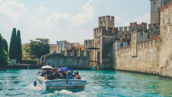Sirmione: Recorrido a pie + Paseo en barco