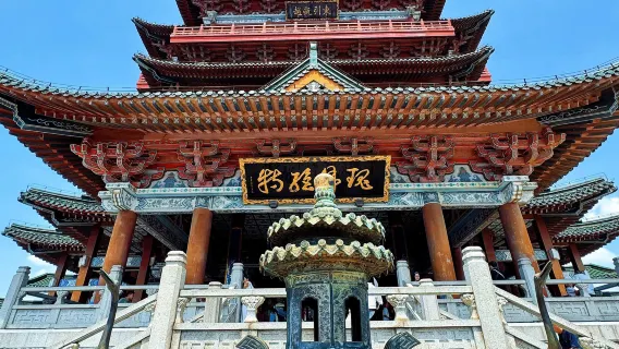 Excursión de un día por el Museo de Arte de la Provincia de Nanchang, la Plaza Bayi, el Palacio Wanshou y el Pabellón Tengwang con servicio en chino e inglés