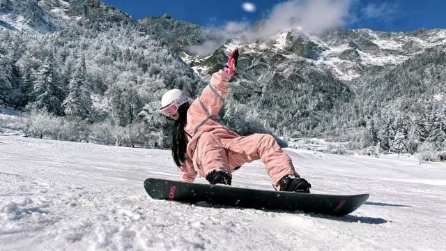 成都來回羌人谷滑雪一日遊（專業雪道+含來回交通+戲雪樂趣）