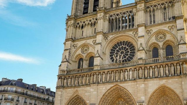 Notre-Dame Cathedral of Paris & Île de la Cité: Small Group Guided Walking Tour