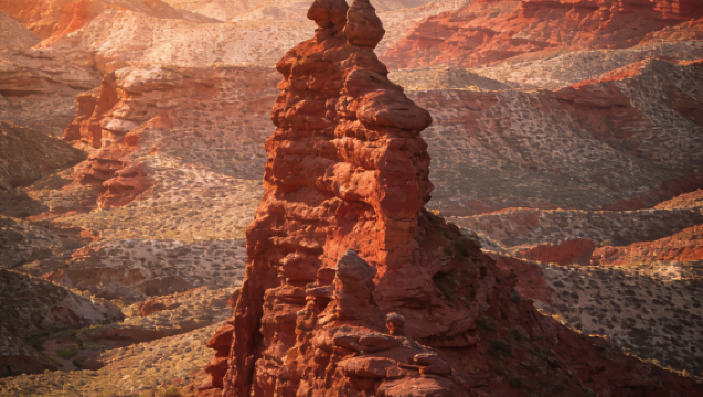 Zhangye Binggou Danxia digelar sebagai "Keajaiban Pertama di Bawah Langit" dan "Hutan Batu Merah".
