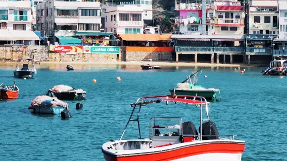 Tagesausflug nach Hongkong: Lamma Island und Central – Kleine Inselgruppe, offener Reisebus, Tai Kwun und Nachmittagstee