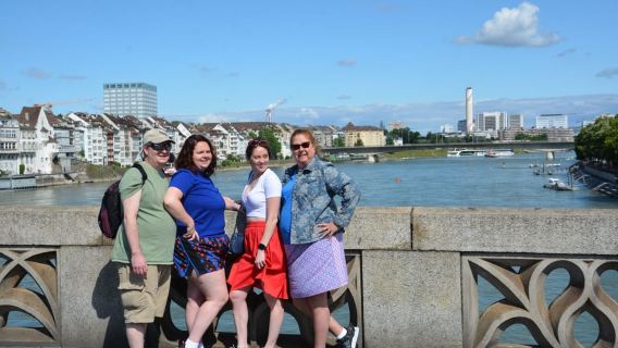 Customizable walking tour with local photographer