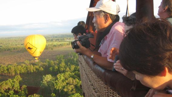 Gold Coast hot air balloon ride Experience (Chinese/Mandarin service guide including champagne breakfast, pick-up, electronic photos, flight tax) Hot Air