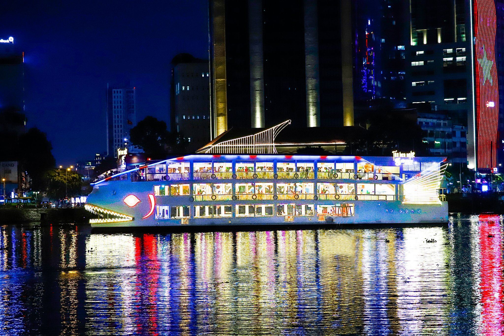 베트남 호치민 사이공강 벤응에 유람선 패키지