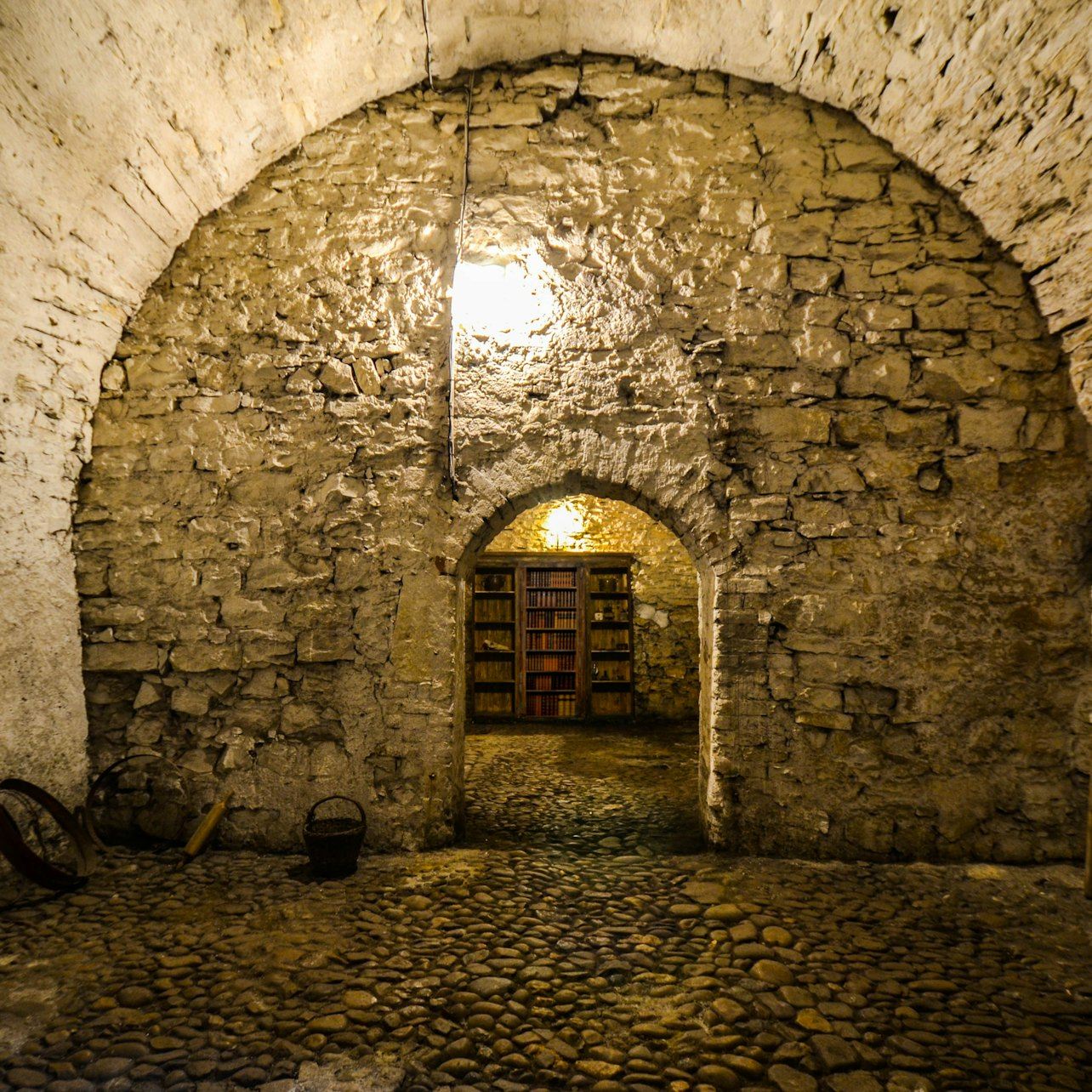Prague: Historical Oldtown, Medieval Underground and Dungeon Tour