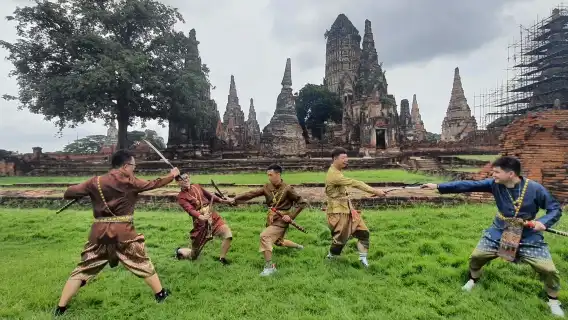 ทัวร์ 1 วัน พระราชวังบางปะอิน + วัดพระศรีสรรเพชญ์ + วัดมหาธาตุ พระนครศรีอยุธยา จากกรุงเทพฯ