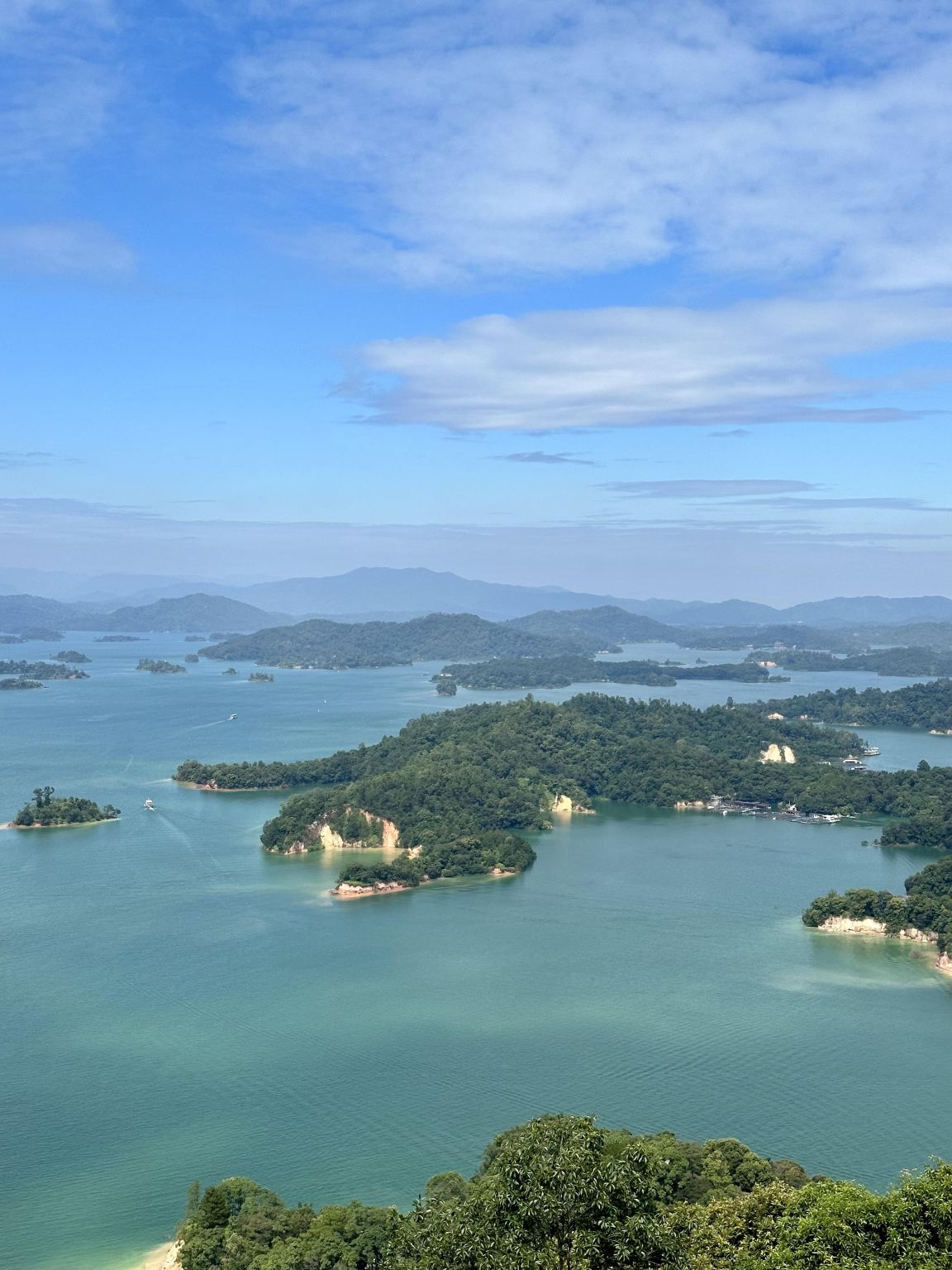 Heyuan Day Tour: Guangdong Wanlv Lake + Jinghuayuan + Dinosaur Culture Park (Chinese and English Service Available)