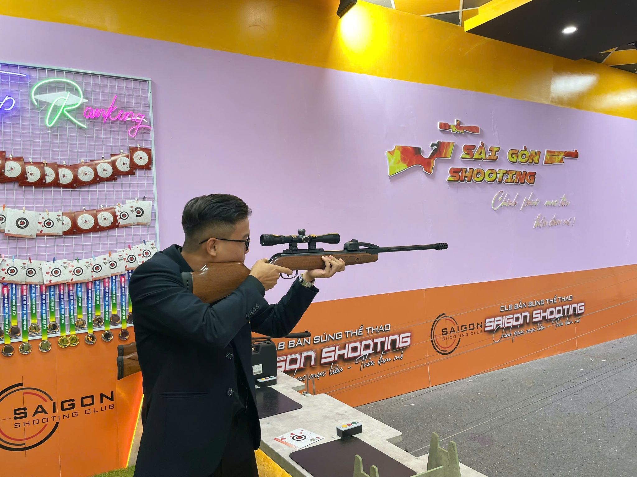 กิจกรรมยิงปืนที่โฮจิมินห์ สโมสรยิงปืนไซง่อน