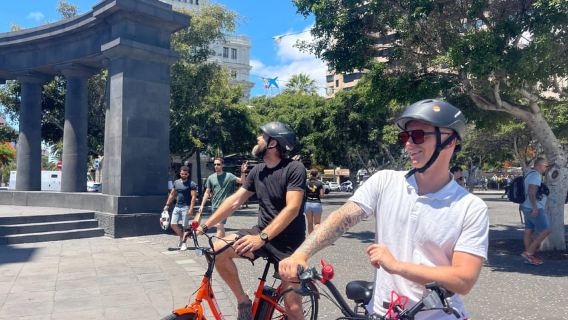Tenerife : visite guidée historique à vélo avec option vélo électrique