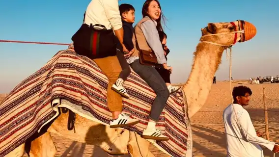 杜拜傍晚沙漠探險含燒烤晚餐、衝沙+現場表演