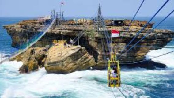 Yogyakarta; Pimdul Cave,Tubing Rafting & Timang Beach.