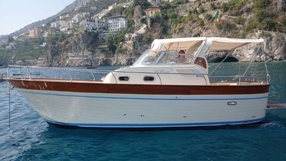 Da Salerno: crociera turistica di un giorno verso la Costiera Amalfitana