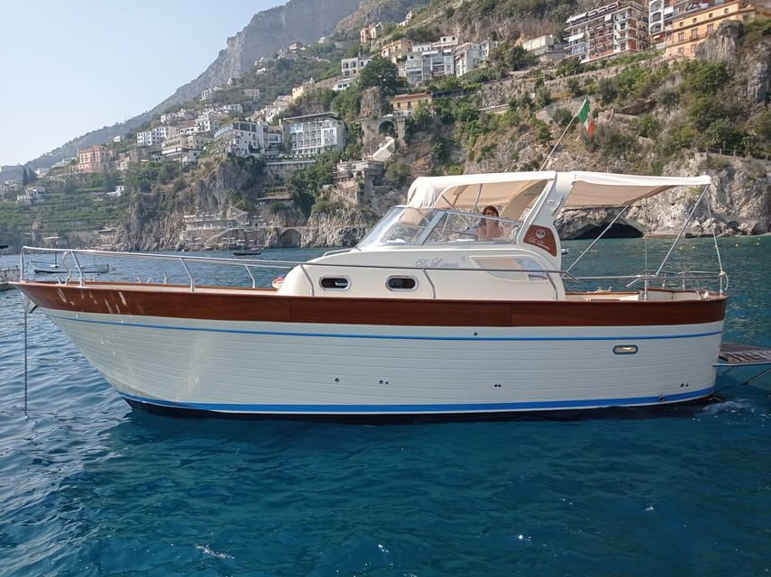 Da Salerno: crociera turistica di un giorno verso la Costiera Amalfitana